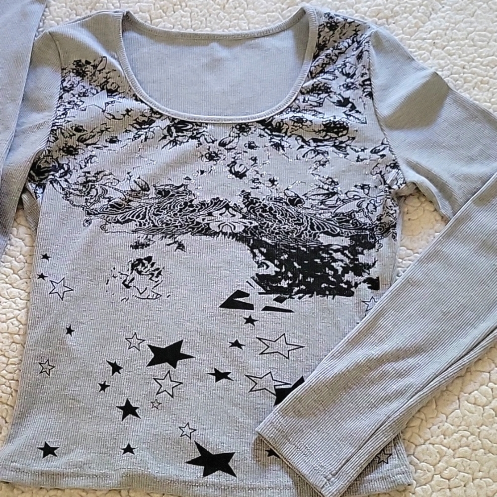 NWOT Women's Long Sleeve Cropped Graphic Shirt, sz M